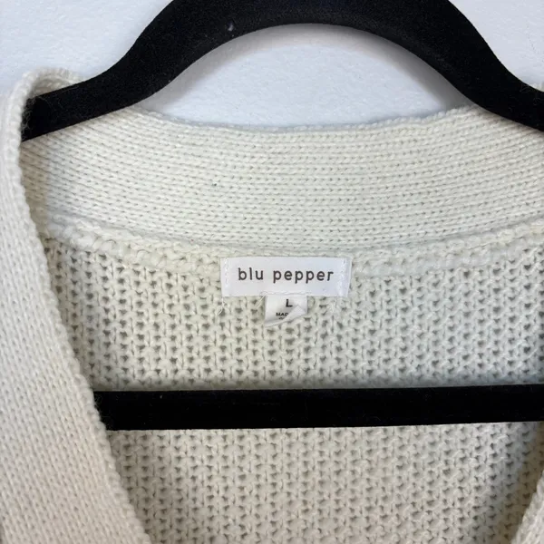 Blu Pepper Cropped Button Down Cardigan Cream Cable Knit Cozy Size Large - Image 3