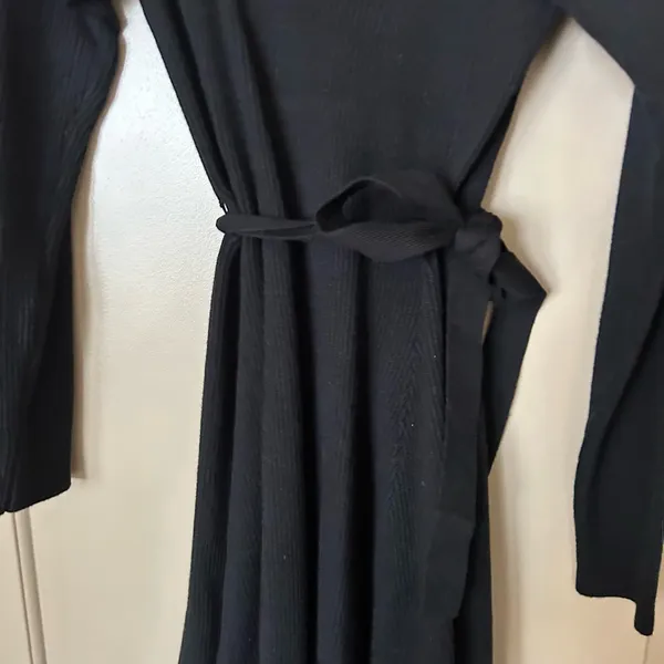 Knit sweater dress with tie - Image 5