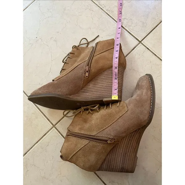 Lucky Brand Tan Yoanna Suede Wedge Bootie Women's Size 8 - Image 9