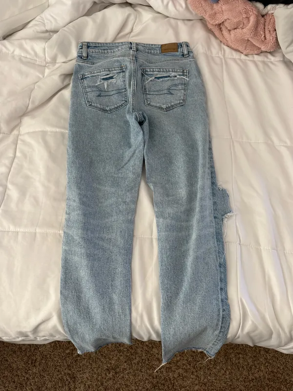 American Eagle Strigid Mom Jeans - Image 2