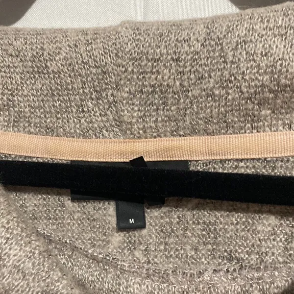 DKNY Over Shoulder Sweater Fall size‎ medium cozy comfort minimalist - Image 6