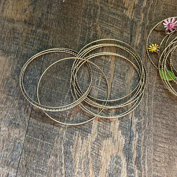 Betsey Johnson Gold Tone Enamel Flower Leaf Bangle Bracelet Set Whimsical Boho - Image 6