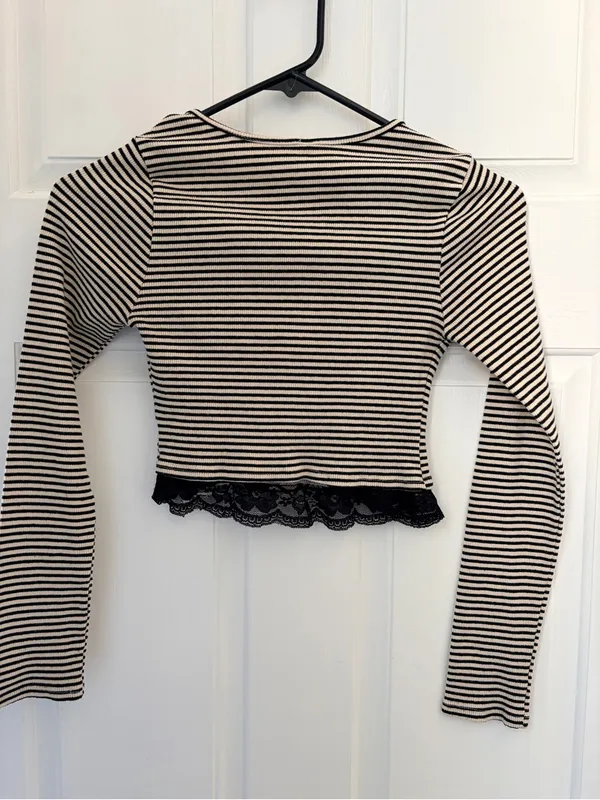 Striped Black and Cream Lace-Trim Long Sleeve Crop Top - Image 4