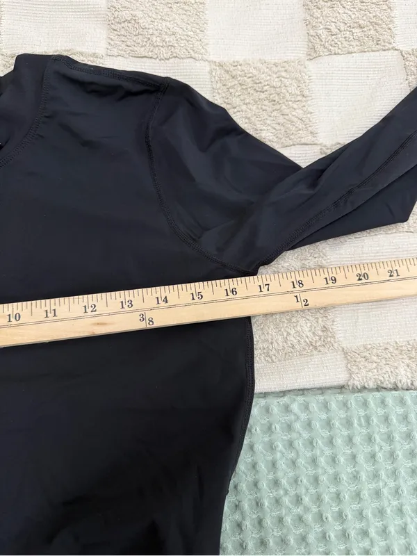 Vuori Long Sleeve‎ Cove Mock Neck Top size M - Image 3