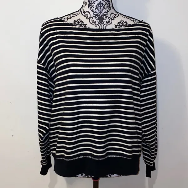 NWT!!American Eagle Outfitters Black & White Off-the-Shoulder Sweater Size Small - Image 2