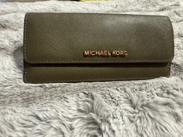 Olive Green Michael Kors Wallet with Snap Closure - Image 4