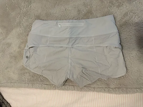 Lululemon Shorts Speed Up 2.5" White - Image 2