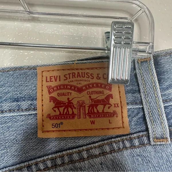 Levis 501 Jean‎ Short Cutoffs 31 - Image 5