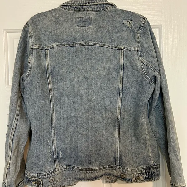 Old Navy Light Wash Distressed Denim Jacket size Large - Image 2