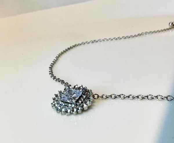 Crystal Flower Necklace Silver - Image 4