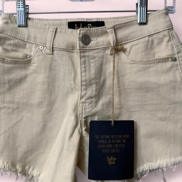 Women’s Indigo Rein Hi Rise Cream Shorts NWT Cream 1/24 Frayed Hem - Image 2