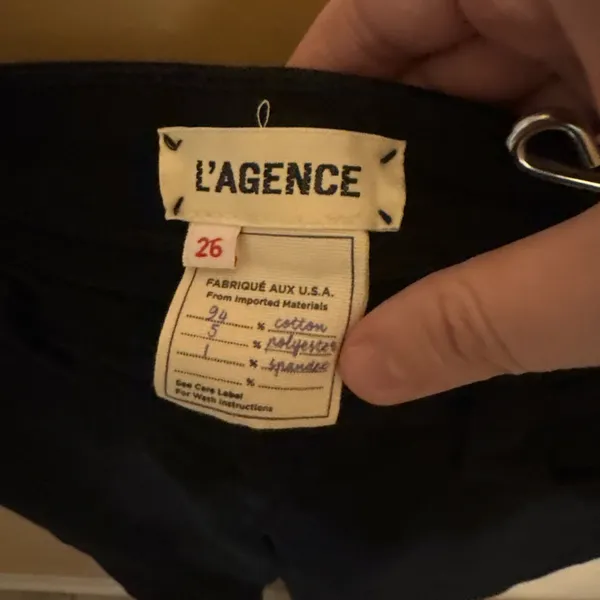 L’Agence Elysee Low Rise Flare Jeans in Noir - Image 4