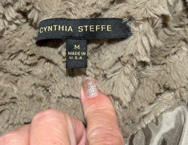 Cynthia Steffe ruffled faux fur beige tan winter coat size medium EUC - Image 9