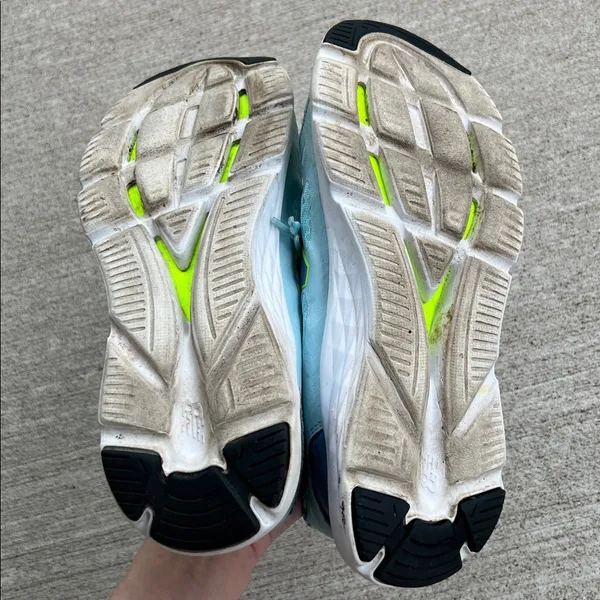 New Balance 690 Running Aqua Sneakers size 9 - Image 3