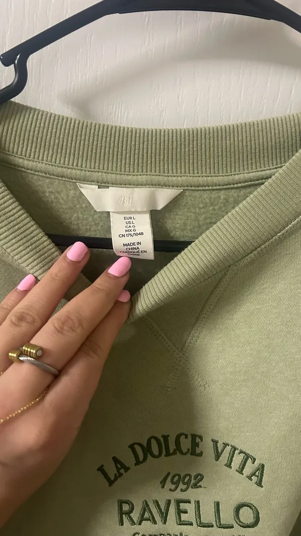 H&M green crewneck - Image 3