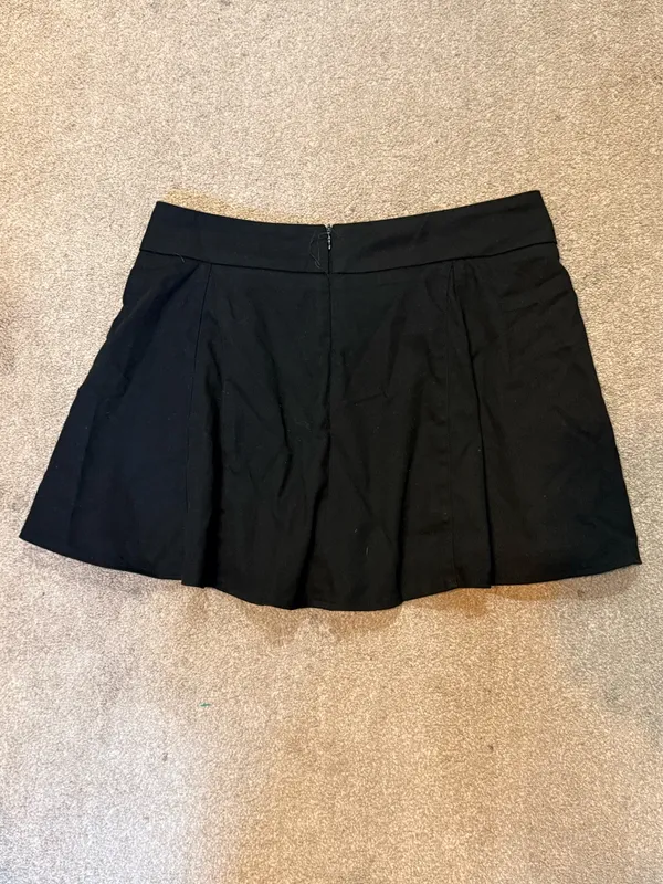 Brandy Melville John Galt Black Low Rise Skater Skort One Size - Image 2
