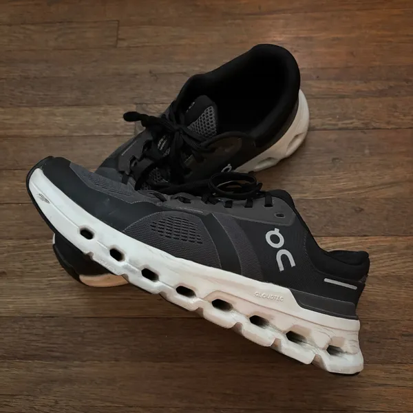 On Cloud Running Shoes - Image 3