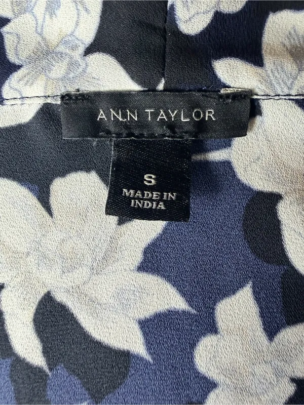 Ann Taylor Floral Wrap Blouse Small Navy Blue Black White V-Neck 3/4 Sleeve - Image 8