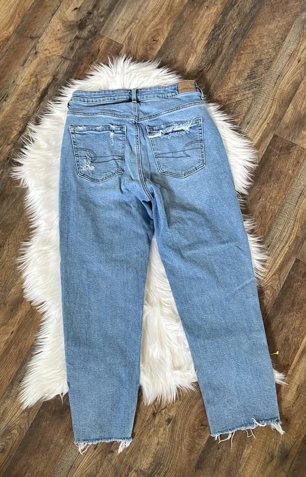 American Eagle Strigid Distressed Jeans size 8 - Image 5