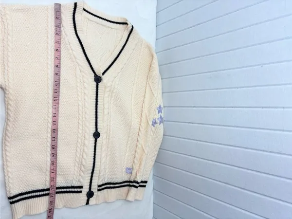 Taylor Swift‎ Cream Cable Knit Cardigan with Lavender Star Sleeves size M - Image 10