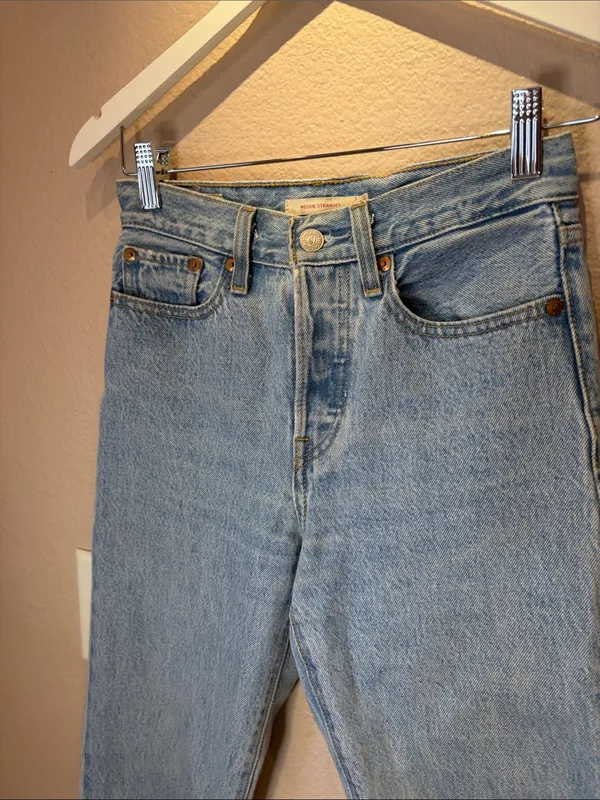 Levi’s Women’s Premium Denim Jeans Wedgie Straight Size 24 - Image 3