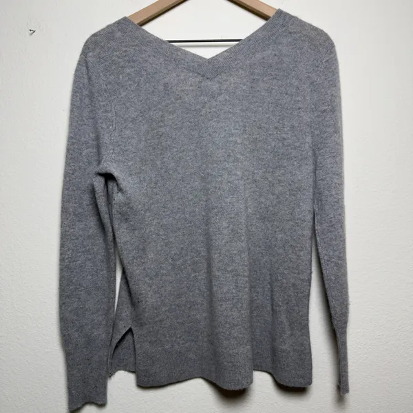 Halogen Women 100% Cashmere V-Neck Sweater M Gray Academia Preppy Luxury - Image 8