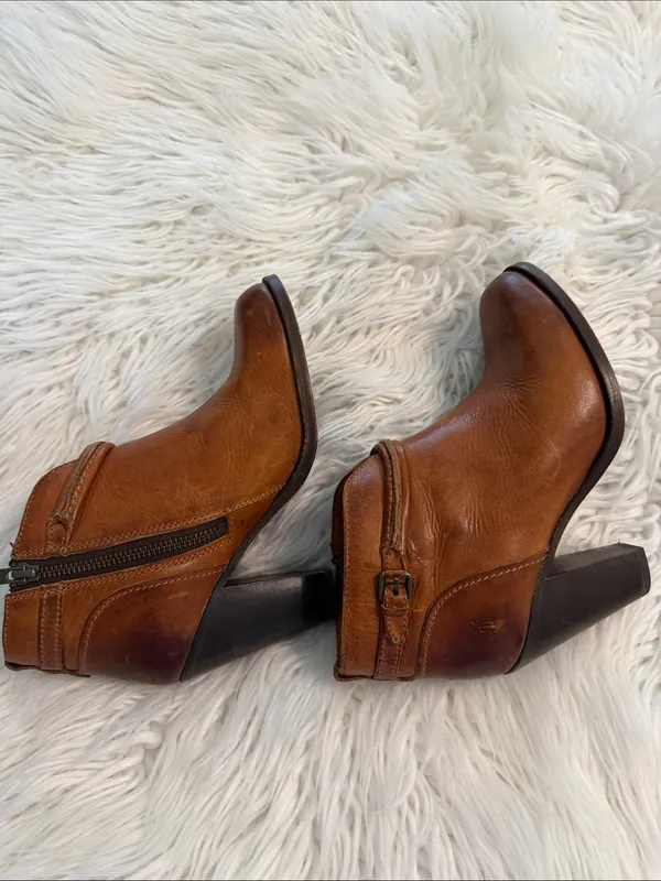 FRYE Distressed Women's brown Leather Ankle Booties with Side Zip size 6B - Image 8