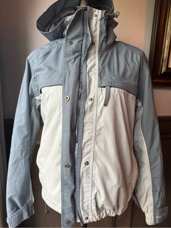 Helly Hansen women’s Y2K vintage colorblock Light Gray and Slate Jacket medium - Image 9