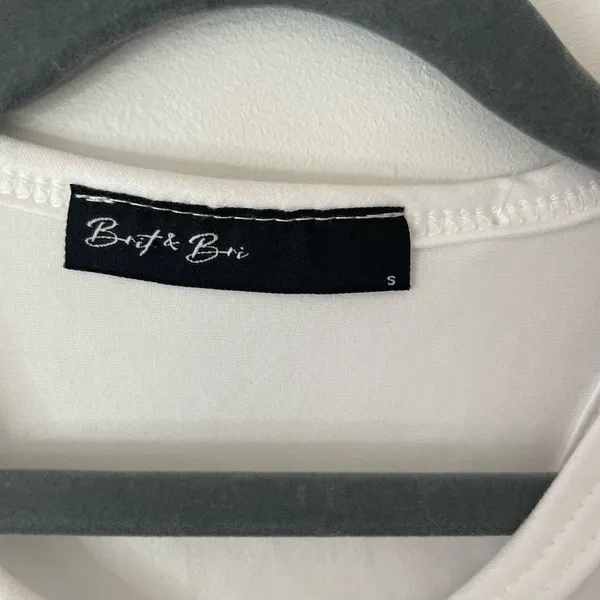 Brit and bri tank top white size small new without tags - Image 3