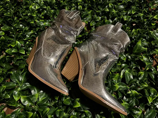 Cape Robbin Silver snakeskin print western ankle boots Size 8.5 - Image 3