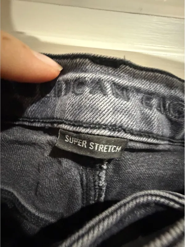 American Eagle Super Stretch Black Jeans with Raw Hem size 10 - Image 6