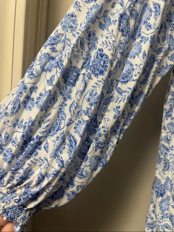 Old Navy Women'sBlue Floral Print LS Open Neck Long Sleeve brand new J - Image 2