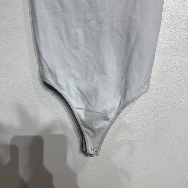 Free People Intimately White Scoop Neck Bodysuit Sz M - Image 4