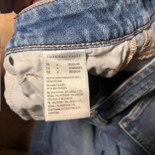 American Eagle Mom Straight Jean Distressed‎ Size 6 Blue - Image 4