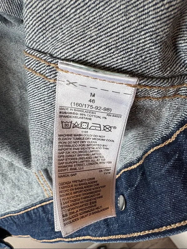 GAP Blue Denim Jean Jacket with Button Front - Image 5