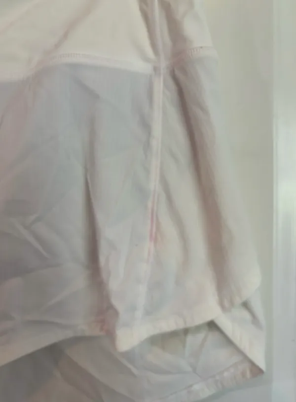 Size 6 Lululemon White High-Rise 4" speed up shorts - Image 5