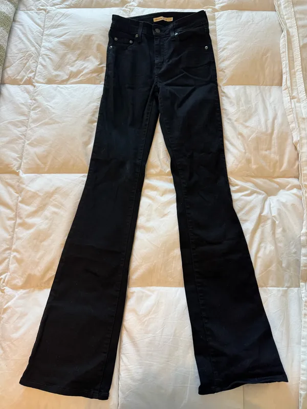 Levi’s 725 High-Rise Bootcut - Image 2