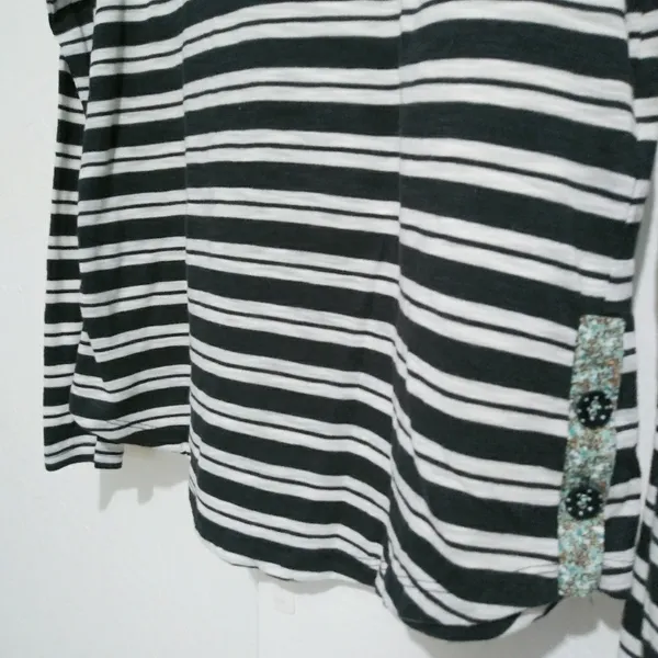 Anthropologie postmark strips t shirt Size small - Image 5