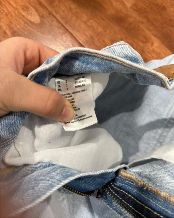 American Eagle High-Rise blue Ripped Jeans - Image 3