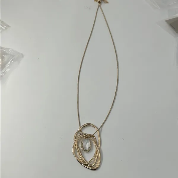 Elegant Gold Pendant Necklace - Image 16