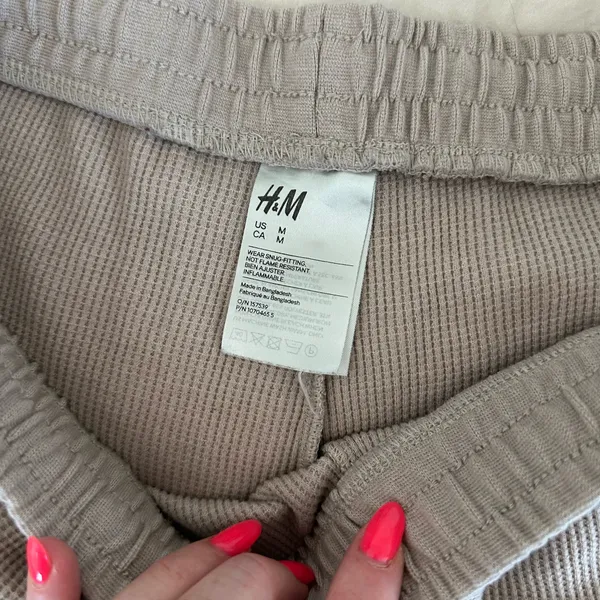 H&M waffle knit shorts - Image 3