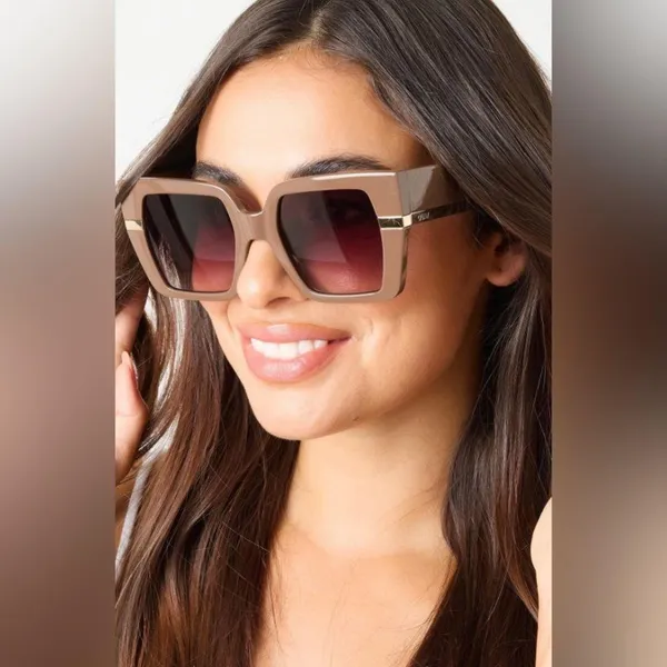 New Quay Australia Brown Notorious Oversized Sunglasses with Gradient Lenses - Image 2