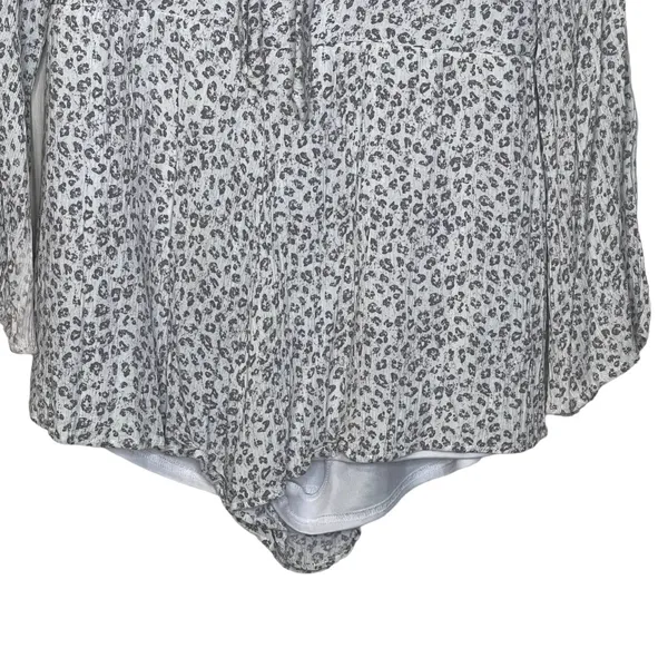 Altar'd State Tunic Top Size Medium Gray Cream Pattern Front Tie Lined‎ Womens - Image 4