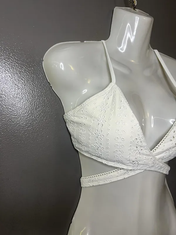 Hollister Bikini Swim Top Womens Medium White Eyelet Triangle Padded Tie Back - Image 2