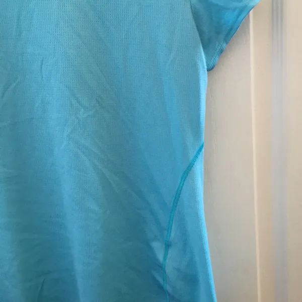 FINAL MARKDOWN LADIES ASICS tee large - Image 2