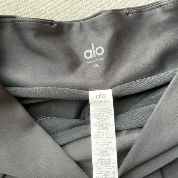 Alo Yoga V-Cute Running Short Black XS - Image 3