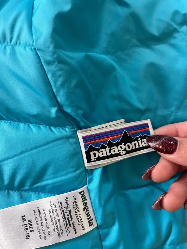 Patagonia blue puffer vest (fits like a women’s med) - Image 6