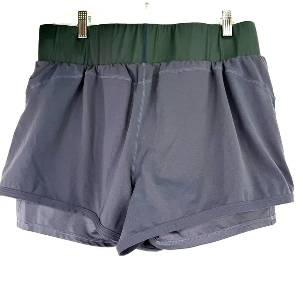 Fabletics Women's Grey Olesia Shine Floral Shorts Size XL - Image 3