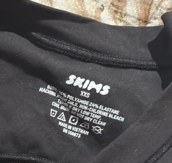 SKIMS WRAPPING SUPER CROPPED TSHIRT - Image 5