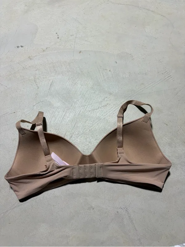 Victoria’s Secret t-shirt lightly lined wireless bra nude 36C - Image 6